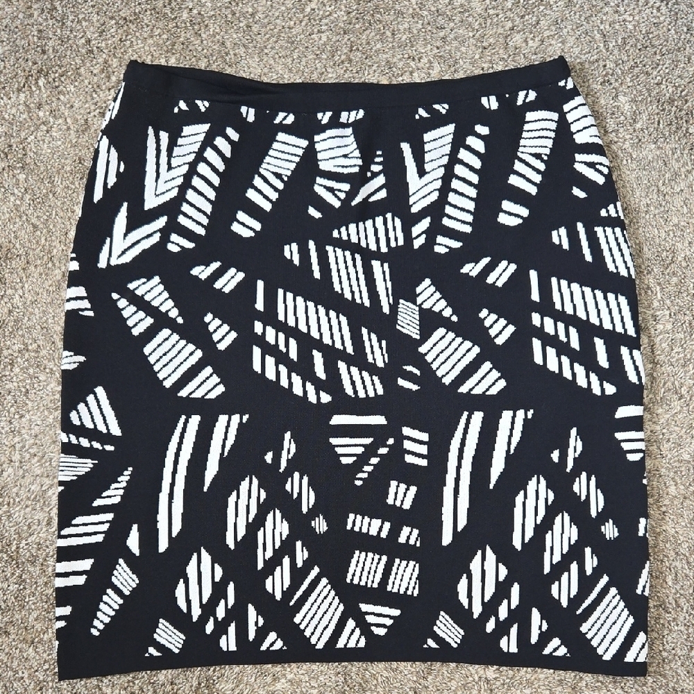 Calvin Klein Black and White Pencil Skirt Size 2XL